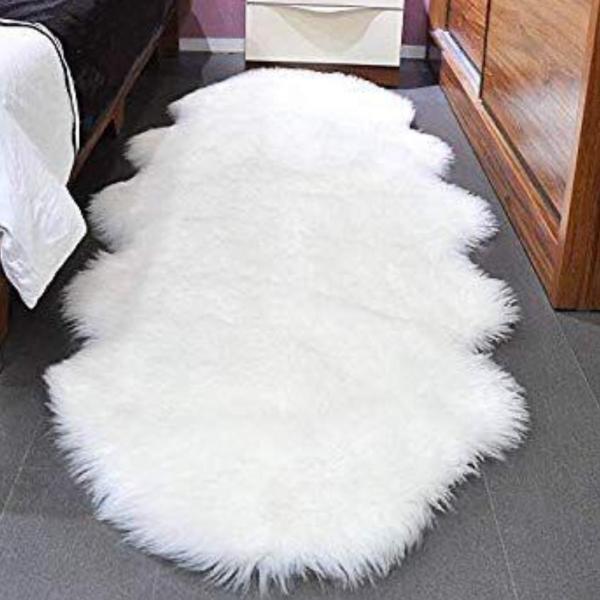 White Soft Designed Fluffy Carpet